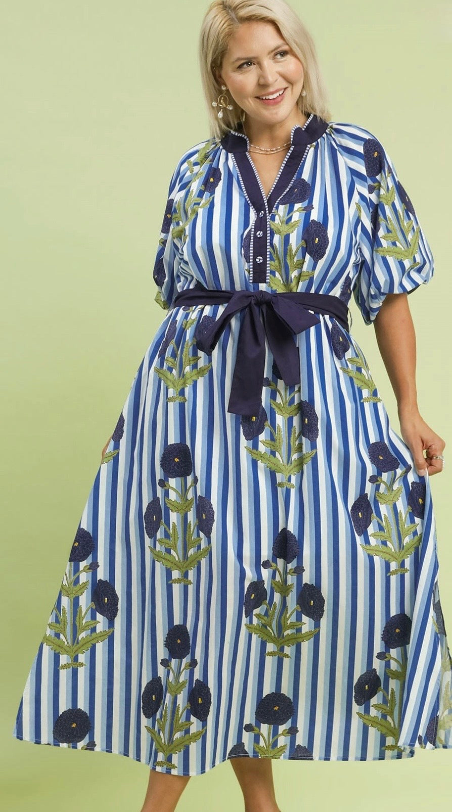 Curvy: Bluebell Lane Midi Dress