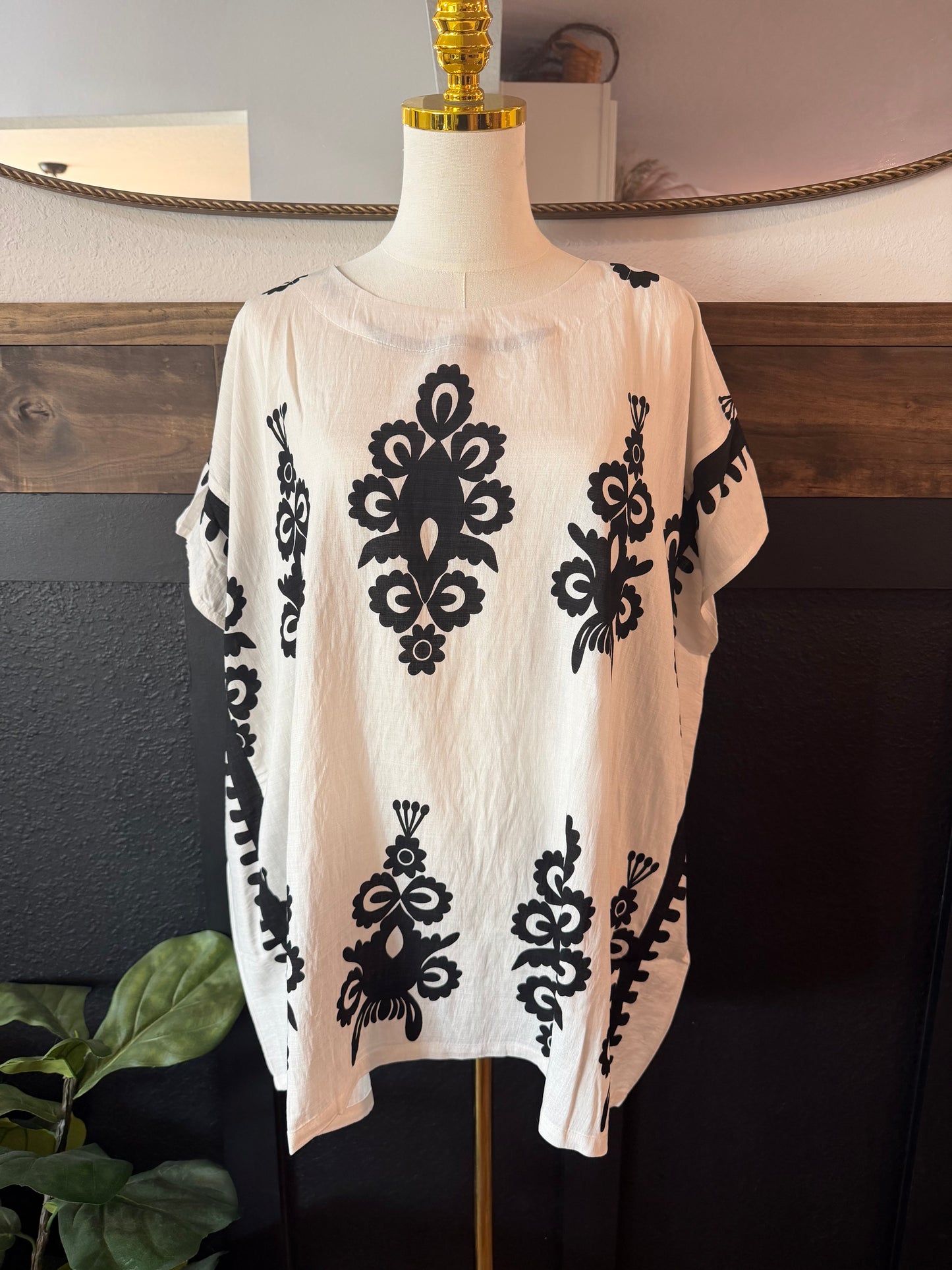 Curvy: Blackbird Garden Top