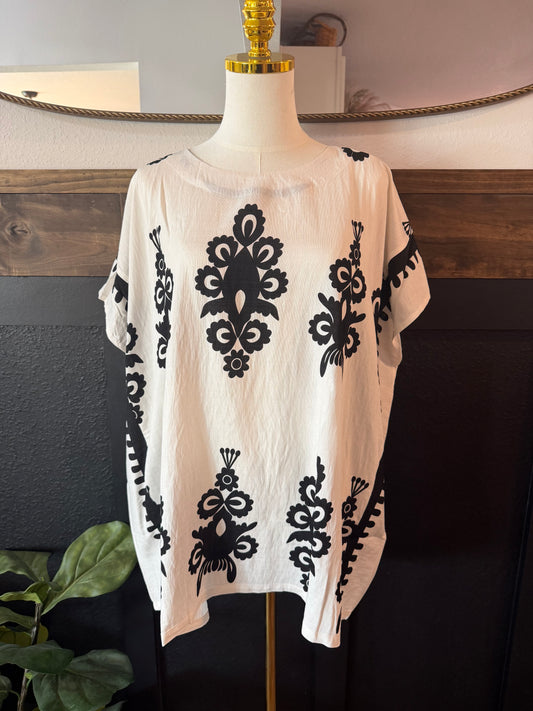 Curvy: Blackbird Garden Top